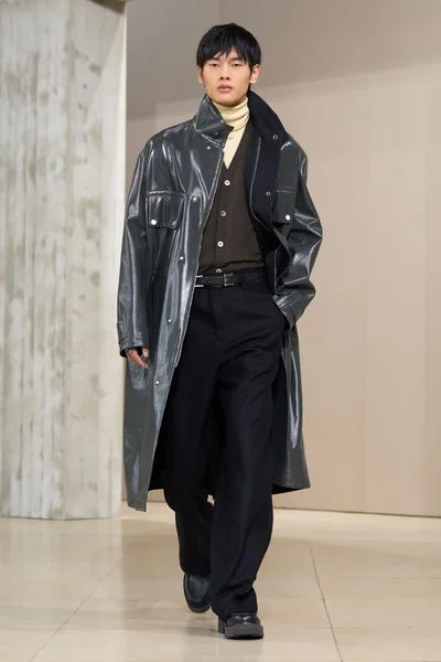 Look 3